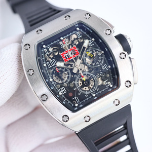 Montre de luxe sportive mécanique pour homme avec boîtier en acier inoxydable or rose et bracelet en caoutchouc, offrant une excellente résistance à l'usure - Product Image 3