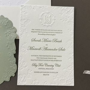 Tarjeta de Invitación de Boda de Lujo con Impresión en Vainilla, Impresión Tipográfica, Laminación de Película, Logotipo Personalizado, Diseño Elegante en Papel - Product Image 1