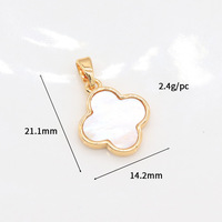 Pendentif rectangulaire en acier inoxydable avec cœur en nacre et trèfle à quatre feuilles, cadeau tendance unisexe