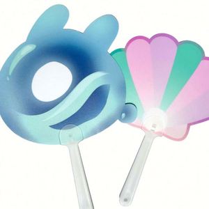 Éventail pliant transparent en PVC de forme circulaire personnalisé par le fabricant avec personnage d'idole Kpop ou d'anime pour cadeau promotionnel - Product Image 6