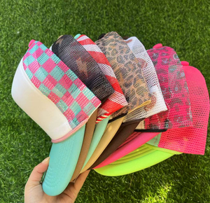 Casquette Trucker en Maille Rose Vif à Motif Léopard, 5 Panneaux, Impression Personnalisée Arbre <span class=keywords><strong>de</strong></span> Noël Léopard, Casquette Trucker en Mousse Tricolore - Product Image 5