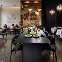 Ensemble de table et chaises de restaurant en MDF noir, plateau en pierre frittée, structure en acier carbone, design minimaliste et luxueux, compact