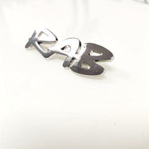 OEM Nhà Máy Túi Phụ Kiện Làm Kim Loại Dập Nổi Tên Tấm Logo Tag, Tùy Chỉnh Khắc Kim Loại Thương Hiệu Logo Nhãn Cho Túi Xách - Product Image 3