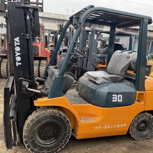 Chariot élévateur d'occasion de 3 tonnes, à essence, avec mât à deux étages et fourches de 1070 mm, à vendre - Product Image 1