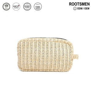 Sac à cosmétiques tissé par logo vintage Elegant Resort avec fermeture éclair pour le rangement du maquillage et des articles de toilette - Product Image 1