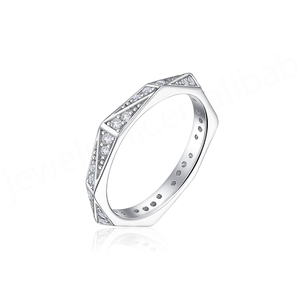 Anillo de Plata de Ley S925 con Baño de Rodio y Diamante de Laboratorio con Corte Cojín para Mujer, Lujo Ligero de Alta Gama - Product Image 1