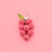 Porte-clés en forme de raisin en peluche douce tricotée au crochet fait main, jouet léger, breloque fruit