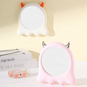 Miroir de <span class=keywords><strong>maquillage</strong></span> portable et mignon pour le bureau, en plastique, avec un design de <span class=keywords><strong>petit</strong></span> <span class=keywords><strong>diable</strong></span>, luxueux et personnalisé pour les filles, miroir de <span class=keywords><strong>maquillage</strong></span> pour s'habiller - Product Image 3