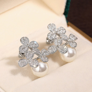 Orecchini a forma di fiore effetto perla per donna, eleganti gioielli floreali alla moda - Product Image 5