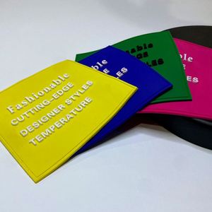 Écusson personnalisé en PVC souple 3D, en caoutchouc et silicone, avec logo en relief, transparent, thermocollant, pour vêtements, à coudre sur les shorts - Product Image 2