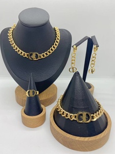 Set di Gioielli Trendy in Acciaio Inossidabile Placcato Oro per Donne Include Collana Orecchini Anello Bracciale per Matrimonio o Uso Quotidiano - Product Image 3