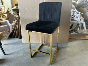Silla de Bar Moderna de Altura Fija con Asiento Acolchado de Terciopelo Negro y Patas Tubulares de Metal Dorado para Restaurante, Hogar o Bar - Product Image 6