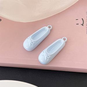 Perline in acrilico a forma di scarpa da ballo, perline sfuse, accessori per gioielli fai da te per bambini con foro per appendere - Product Image 5