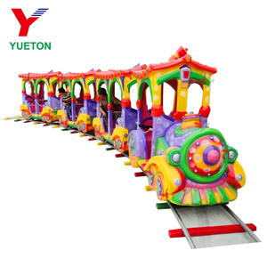 <span class=keywords><strong>Train</strong></span> électrique coloré à LED rotatif pour enfants, idéal pour les aires de jeux intérieures, les parcs d'attractions et les foires à thème. - Product Image 1