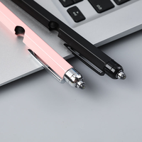 Stylo multifonction 9-en-1 avec lumière LED, ouvre-bouteille, tournevis, stylet et stylo à bille en métal. Personnalisable.