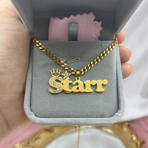 Conjunto de Joias Personalizadas para Crianças com Nome, Colar e Pulseira em Aço Inoxidável com Revestimento em Ouro 18K, Cristal e Strass - Product Image 4