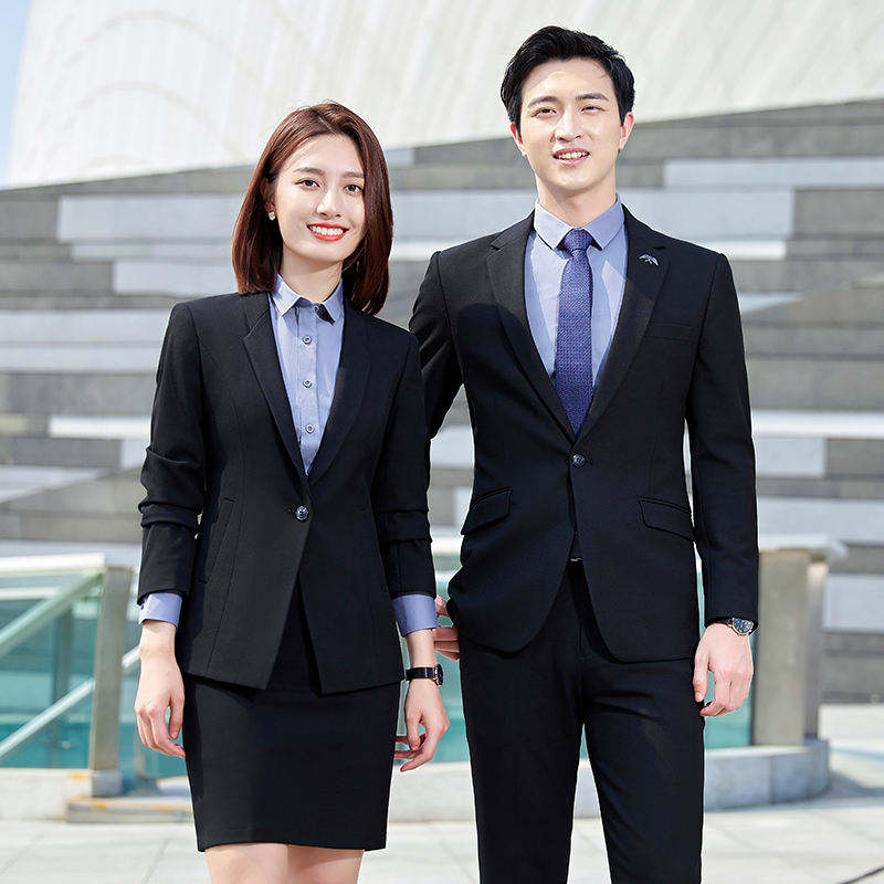 Completi e smoking da donna per uomo e donna con lo stesso