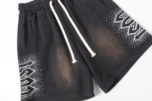 ผู้ผลิตเสื้อผ้า ชุดเซ็ตเสื้อยืดและกางเกงขาสั้นผู้ชายแบบย้อมสีเอซิด 2 ชิ้น ดีไซน์เนอร์ลายเพชรฮอต ดีไซน์หรูหรา สำหรับผู้ชาย - Product Image 6