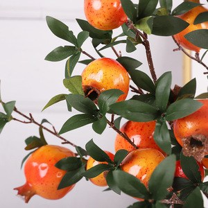 Branche de grenade artificielle Qihao avec fruits oranges pour la décoration intérieure et les célébrations festives - Product Image 3