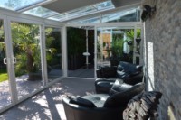 Revêtement de sol extérieur imperméable Co-extrudé creux solide résistant aux rayures de terrasse en WPC ignifuge pour jardin Patio longue durée de vie