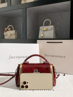 Sac messager Boston pour femmes, nouveau design, motif crocodile rouge, avec fermeture à glissière. Tendance 2026 du design de luxe.
