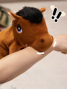 Marioneta <span class=keywords><strong>de</strong></span> caballo pequeño <span class=keywords><strong>de</strong></span> algodón orgánico supersuave, edredón <span class=keywords><strong>de</strong></span> <span class=keywords><strong>fieltro</strong></span> <span class=keywords><strong>de</strong></span> nailon <span class=keywords><strong>de</strong></span> tela <span class=keywords><strong>de</strong></span> felpa personalizable ODM para regalo promocional <span class=keywords><strong>de</strong></span> cumpleaños - Product Image 3