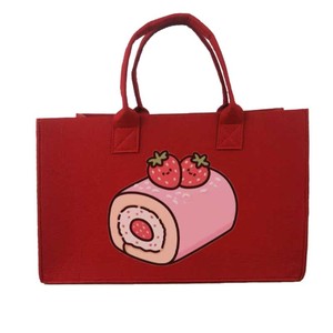 <span class=keywords><strong>Sac</strong></span> fourre-tout en feutre rouge avec logo personnalisé, imprimé gâteau fraise mignon, <span class=keywords><strong>sac</strong></span> de courses réutilisable écologique pour emballage cadeau et promotion - Product Image 1