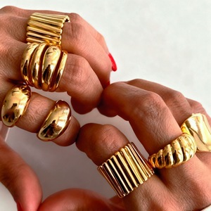 Anillo de Mujer en Forma de Corazón de Acero Inoxidable Chapado en Oro Rosa Clásico 2026 con Zirconia y Engaste de Garra - Product Image 3