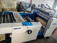 Machine à plastifier semi-automatique 95% neuve/Presque neuve
