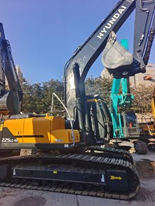 รถขุดฮุนได 225LC-9S มือสองจากเกาหลี ขนาด 25 ตัน อุปกรณ์ก่อสร้างงานหนัก พร้อมเครื่องยนต์เดิม - Product Image 2