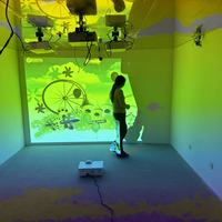 Jeu d'intérieur interactif avec projection sur le bureau, blocs de construction