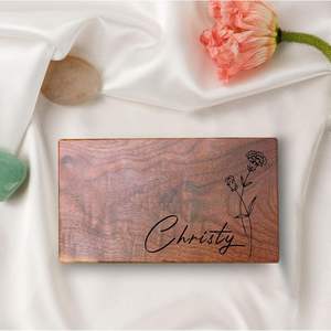 Boîte à bijoux personnalisée en bois de noyer avec fleur du mois de naissance pour femme - Cadeau de mariage, fête des mères, Noël - Product Image 3