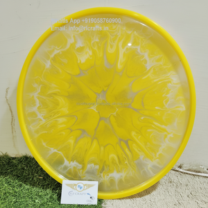 Vajilla de resina de remolino amarillo Esmeralda moderna, bandeja de servicio de epoxi de tamaño personalizado, mango de madera para fiesta, servicio de comida de Navidad - Product Image 1