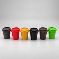 Tasse à café finition mate, corps conique, couvercle à pression, deux couleurs, surface unie, ensemble de vaisselle