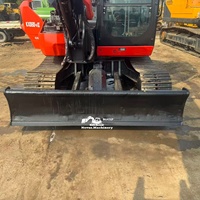Excavadora de cadenas usada NOVUS KX080 8T con motor y sistema hidráulico confiables, ideal para excavación y demolición en la construcción.