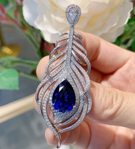 Collar con Forma de Pluma de 6 Quilates, Broches de Rubí Sintético y Corindón en Forma de Pera para Hombre y Mujer - Product Image 6