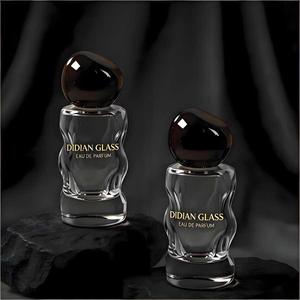 Nuevo Diseño de Botella de <span class=keywords><strong>Perfume</strong></span> Cilíndrica de Vidrio de 50 ml con Superficie Ondulada Irregular, Colorida, Vacía, con Tapa de Pulverización - Product Image 2