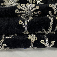 Paillettes argentées exquises de 3mm 5mm et perles blanches argentées velours brodé tissu à paillettes pour vêtements