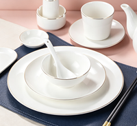 Vaisselle en céramique en gros, service de vaisselle de luxe en porcelaine fine blanche avec bord doré pour restaurant