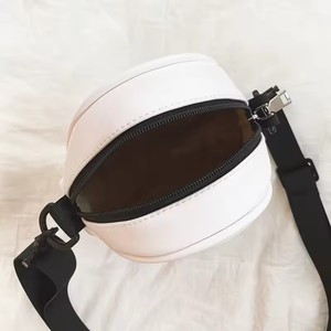 กระเป๋าสะพายไหล่สไตล์วินเทจลายตลกๆ รูปปีศาจผี กระเป๋าถือแบบสะพายข้างสำหรับผู้หญิง ดีไซน์เนอร์ หนัง PU กระเป๋าซิปและกระเป๋าถือสำหรับผู้หญิง - Product Image 5