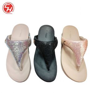 รองเท้าแตะพื้นหนาสไตล์เกาหลี รุ่นใหม่ สำหรับผู้ชายและผู้หญิง ใช้งานได้หลากหลาย กันลื่น นุ่ม สบาย รองเท้าลำลองชายหาด แฟชั่นฤดูร้อน - Product Image 1