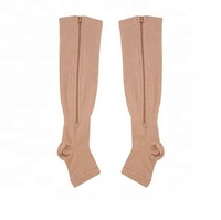 Chaussettes de compression noires décontractées au genou avec fermeture à glissière et bout ouvert 20-30mmHg pour le traitement des varices et de l'œdème