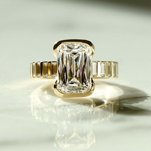 Anillo de Boda de Lujo con Incrustaciones de Diamantes de Corte Esmeralda de 4 Quilates, Chapado en Oro de 14K y Platino, Certificado IGI VS-VVS, para Unisex - Product Image 1