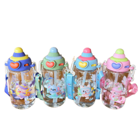 Bouteille d'eau portable d'été 550 ml en PC écologique, motif lapin de dessin animé créatif, avec paille et sangle d'épaule, pour enfants et adultes, idéale pour l'extérieur et comme cadeau