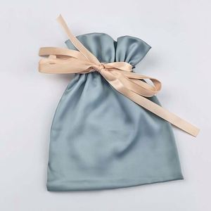 Pochette en satin bleu brumeux avec cordon de serrage et ruban en satin, élégant sac cadeau en satin pour cadeaux de demoiselles d'honneur et emballage de faveurs de mariage - Product Image 4
