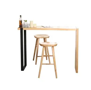 Großhandel esstisch mit lagerung bank und stühle-Moderner minimalisti scher Massivholz-Schmiedeeisen-Steht isch Holz farbener Hoch tisch und Stühle