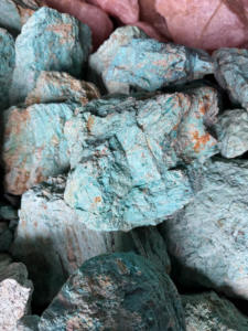 หินคริสโซโคลลาสีเทอร์ควอยส์หยาบจากเปรูรูปทรงผสมตามธรรมชาติใช้หินคริสโซโคลลา - Product Image 2