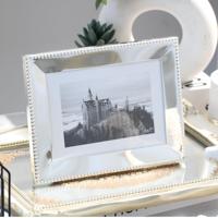 Cadre photo en métal à pois à bord moderne argenté 6 pouces 7 pouces placé sur le mur et accroché pour la décoration et les cadeaux de bureau de salon