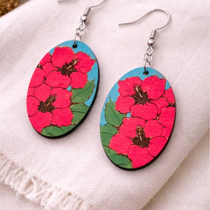 ต่างหูลายดอกไม้เขตร้อนวาดด้วยมือ ต่างหูไม้สีเขียวอมฟ้ารูปดอกชบา - Product Image 1