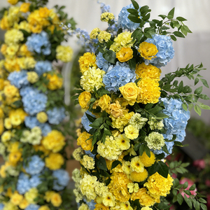 Arco Floral Realista de Seda Sintética en Amarillo Ming y Azul Ahumado para Fondos de Ceremonias de Boda al Aire Libre - Product Image 3